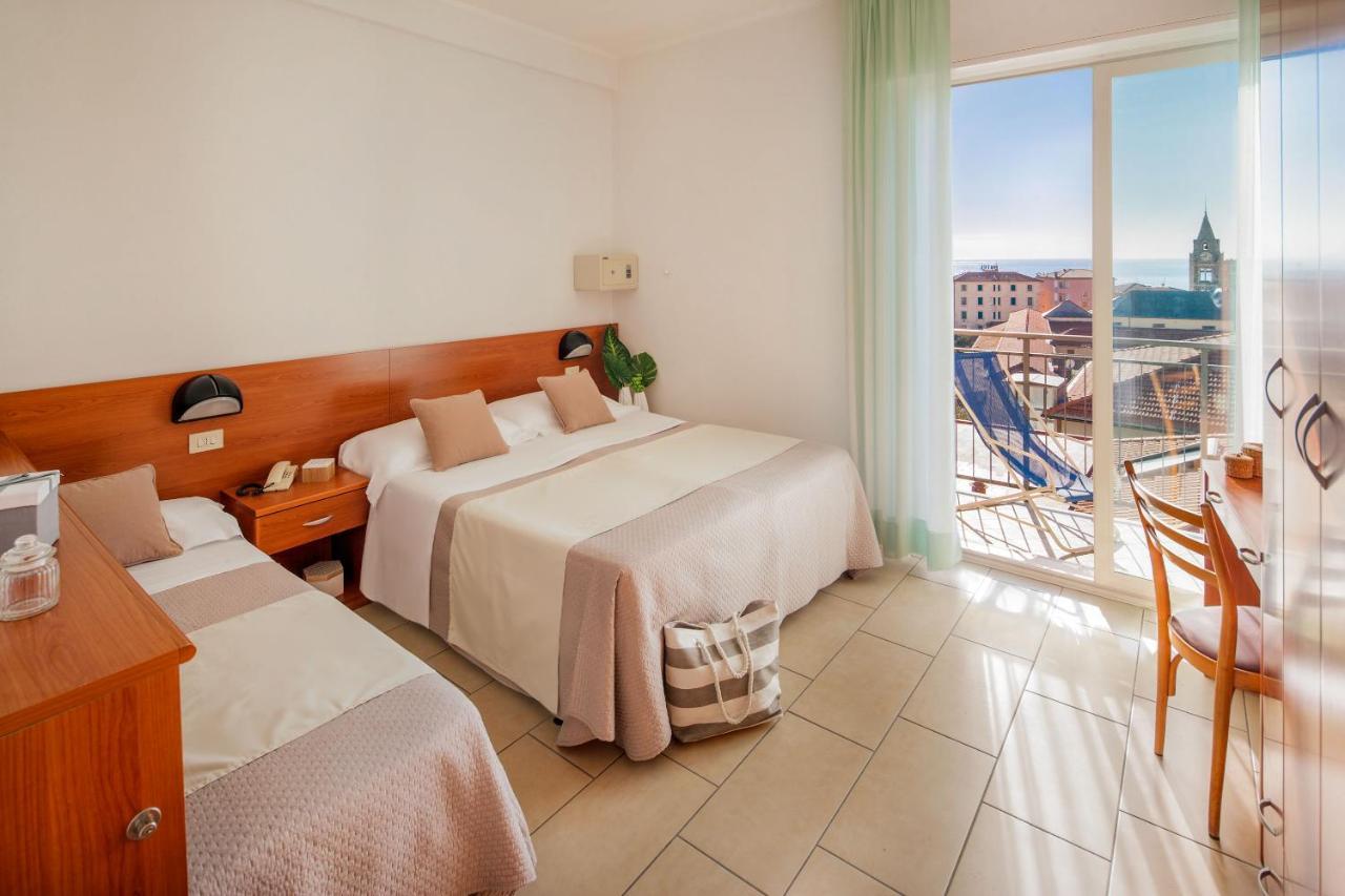 Hotel Europa ฟีนาเลลีกูเร ภายนอก รูปภาพ